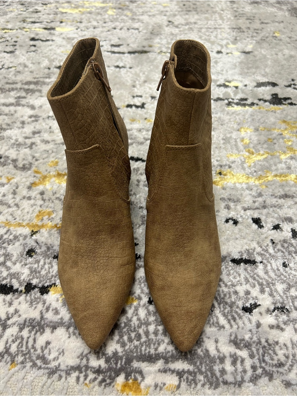 Express Brown Croc Embossed Pointed Toe Ankle Boots 🤎